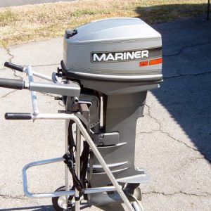 1995 Mariner 25 HP 2-Cyl Carbureted 2-Stroke 20″ (L) Tiller Outboard Motor.