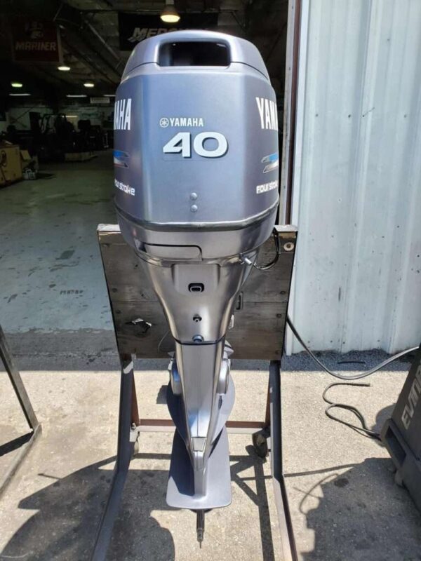 2002 Yamaha 40 HP 3 Cylinder Carbureted 4 Stroke 20″ (Long Shaft) Outboard Motor